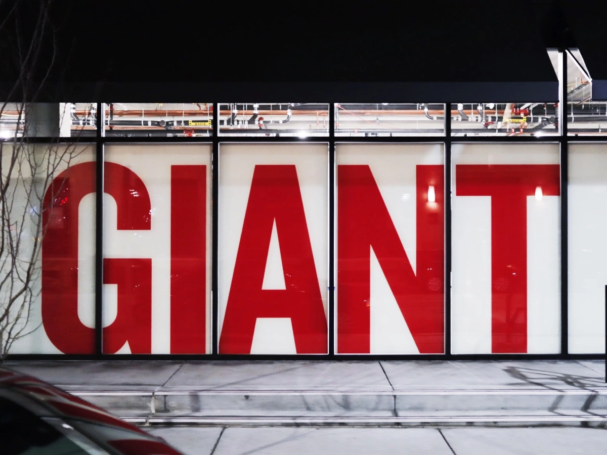 giant in text