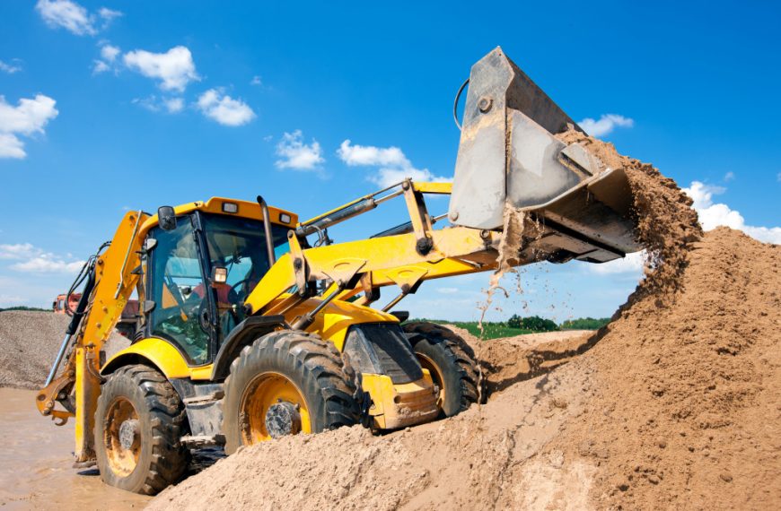 Maintaining Heavy Construction Equipment: Guide