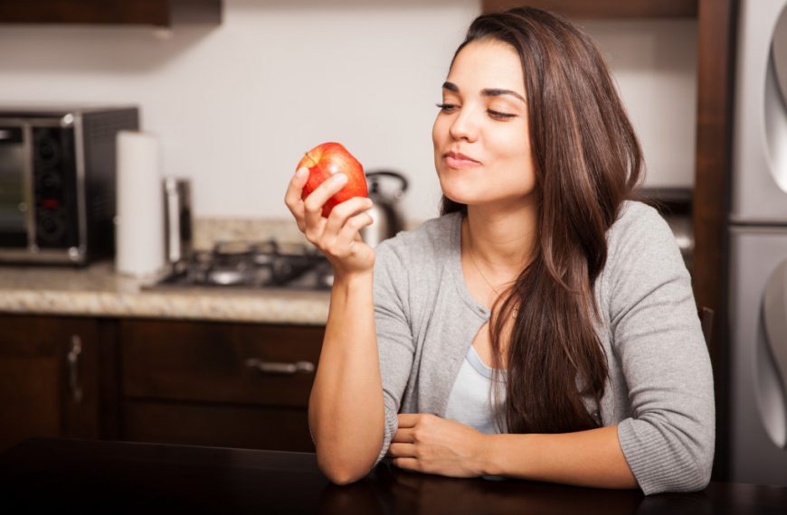 woman eating an apple